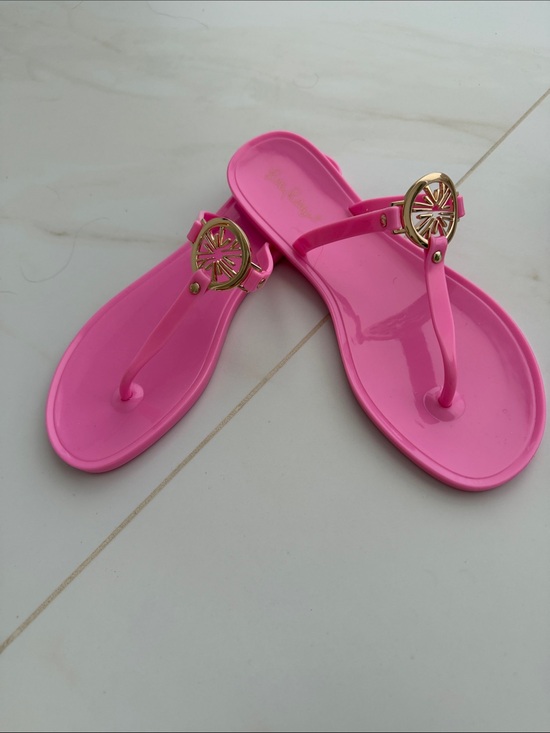 Lilly Pulitzer Shoes - Lilly PulitzerLight Pink Jelly Thongwith Gold Logo Accent Never Worn Size8